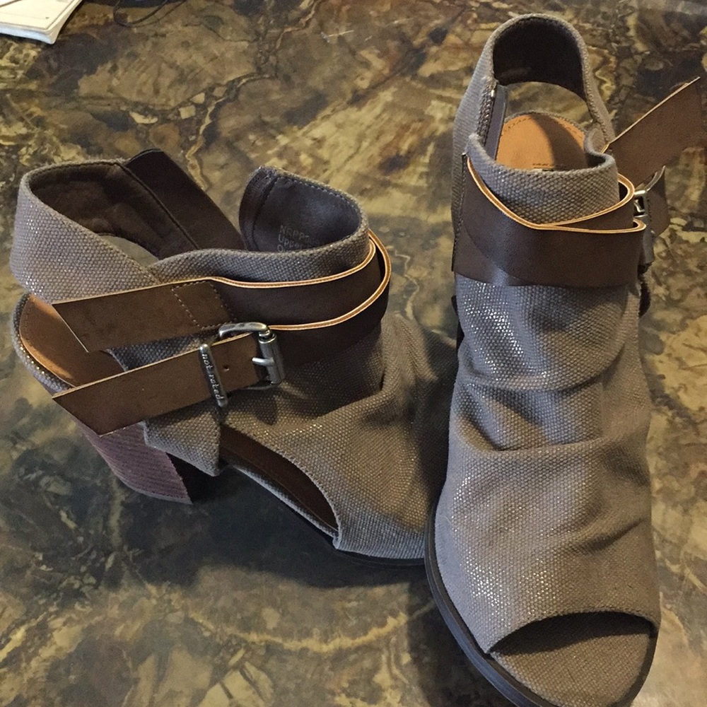 Women’s sandals